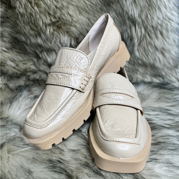 Dolce Vita Elisa Lug Sole Loafer in Crackled Patent Leather | Size 9 - Picture 1 of 5